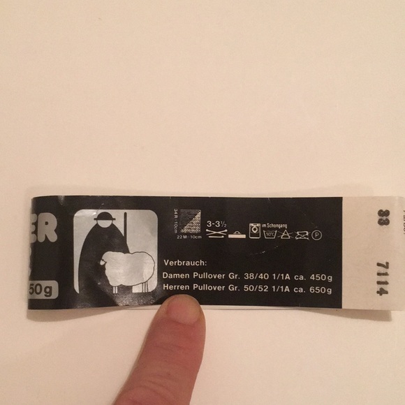 Elegant decorative collar round yoke with classic hat and finger less mittens - Picture 10 of 10